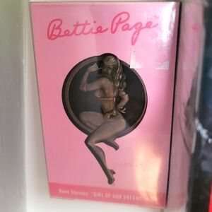 Vintage Bettie page, 'girl of our dreams' sculpted metal pin